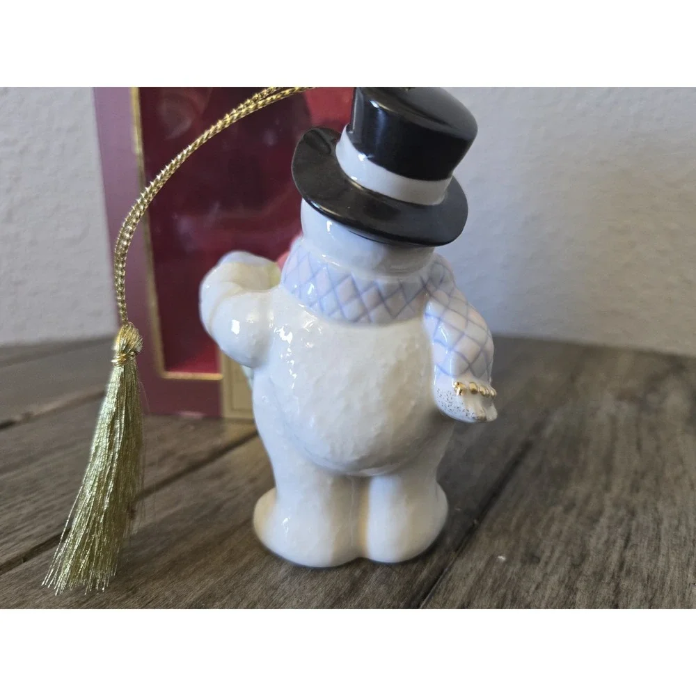 Lenox 2008 Decorating For Christmas Annual Ornament 791195 Snowman hangs stands